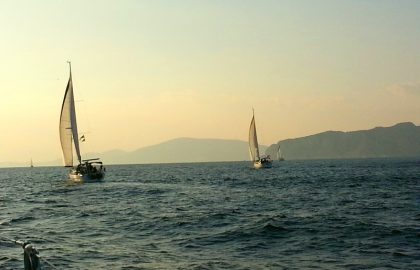 הפלגה במפרץ הסארוני יום #1 – מרינה קאלאמקי, אתונה